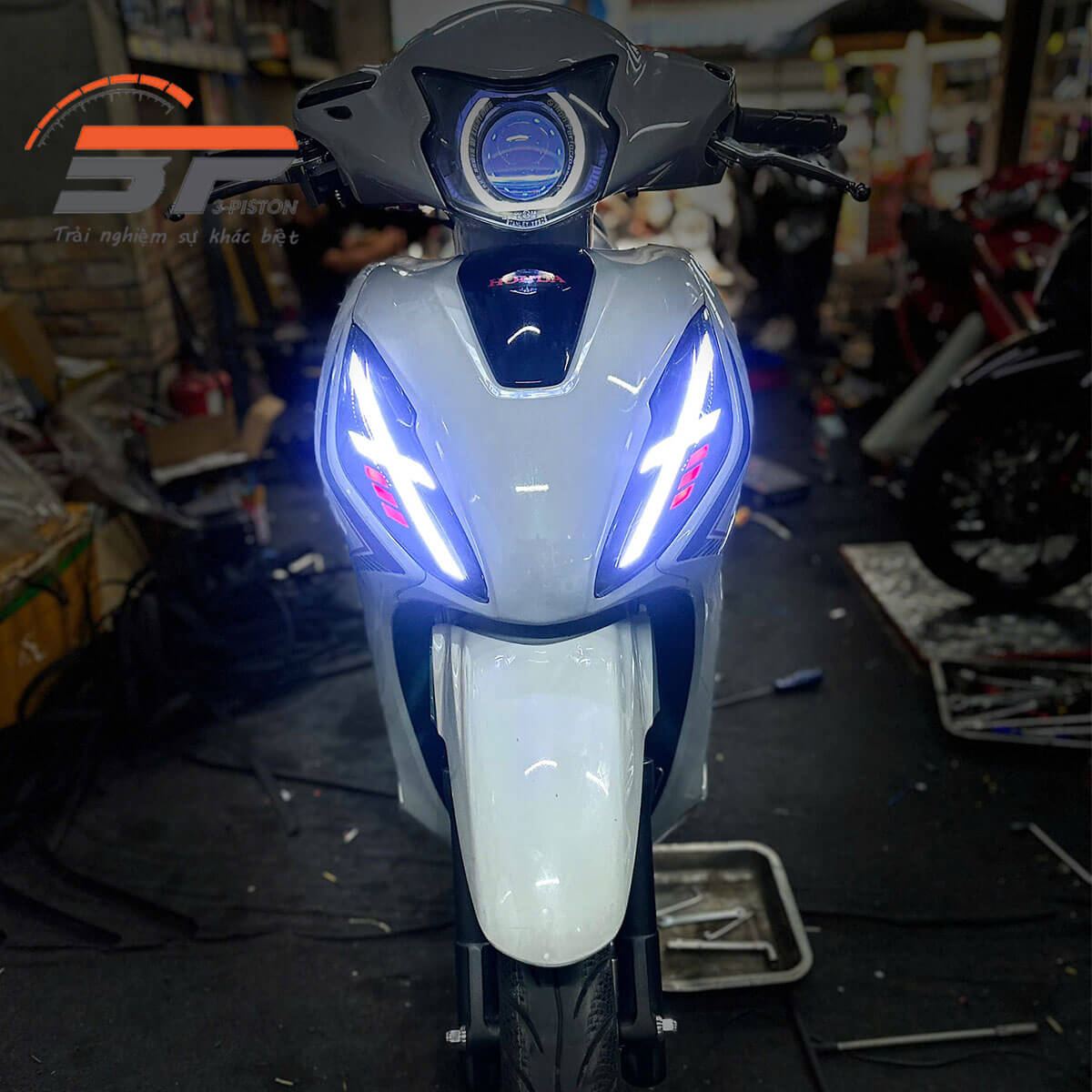 Đèn Audi Mẫu Chữ X Cho Xe Vision 8 Đèn Audi mẫu chữ X cho xe Vision