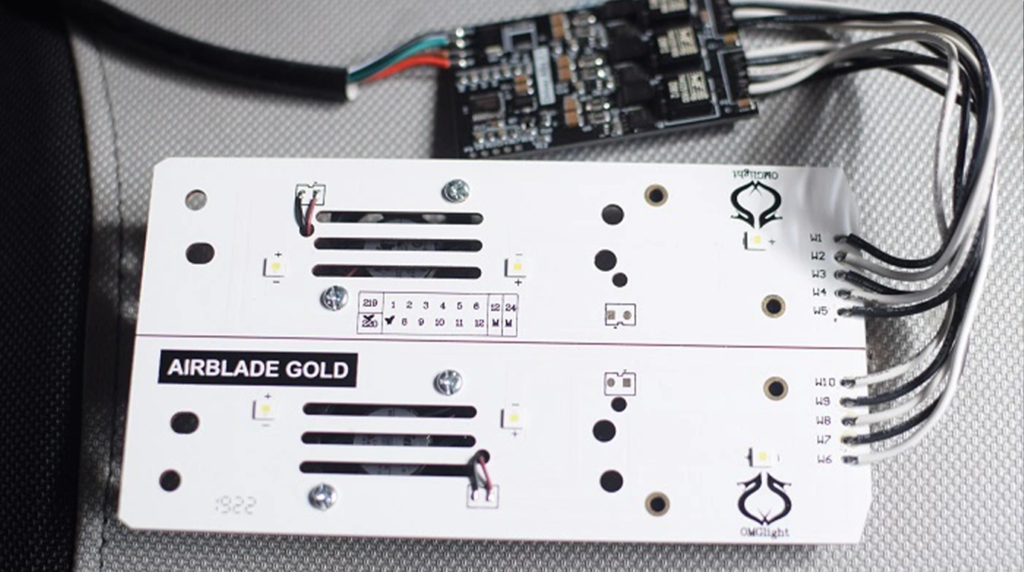 5 giải pháp tăng sáng cho đèn xe máy an toàn, tiết kiệm nhất 2026 14 Gắn mạch tăng sáng cho đèn LED zin 3